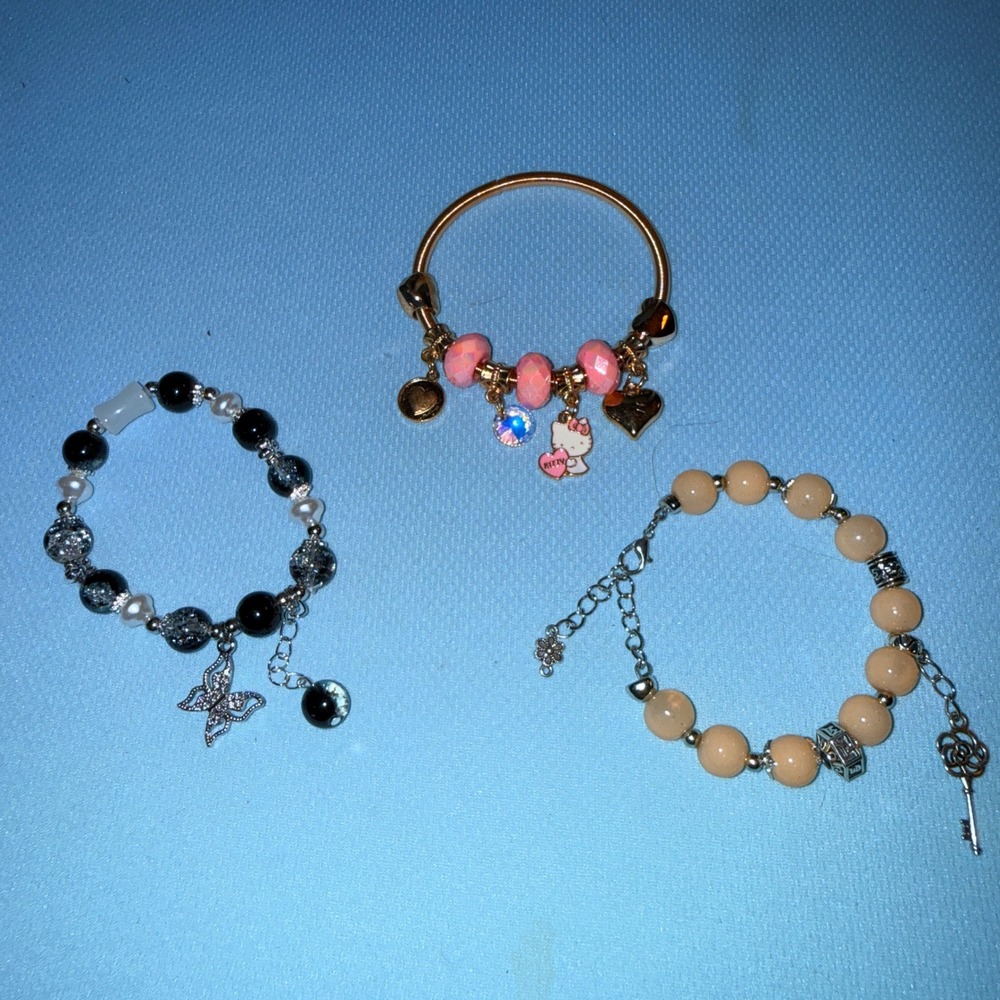 Bracelet Set NEW Hello Kitty Butterfly Key Charms Beaded